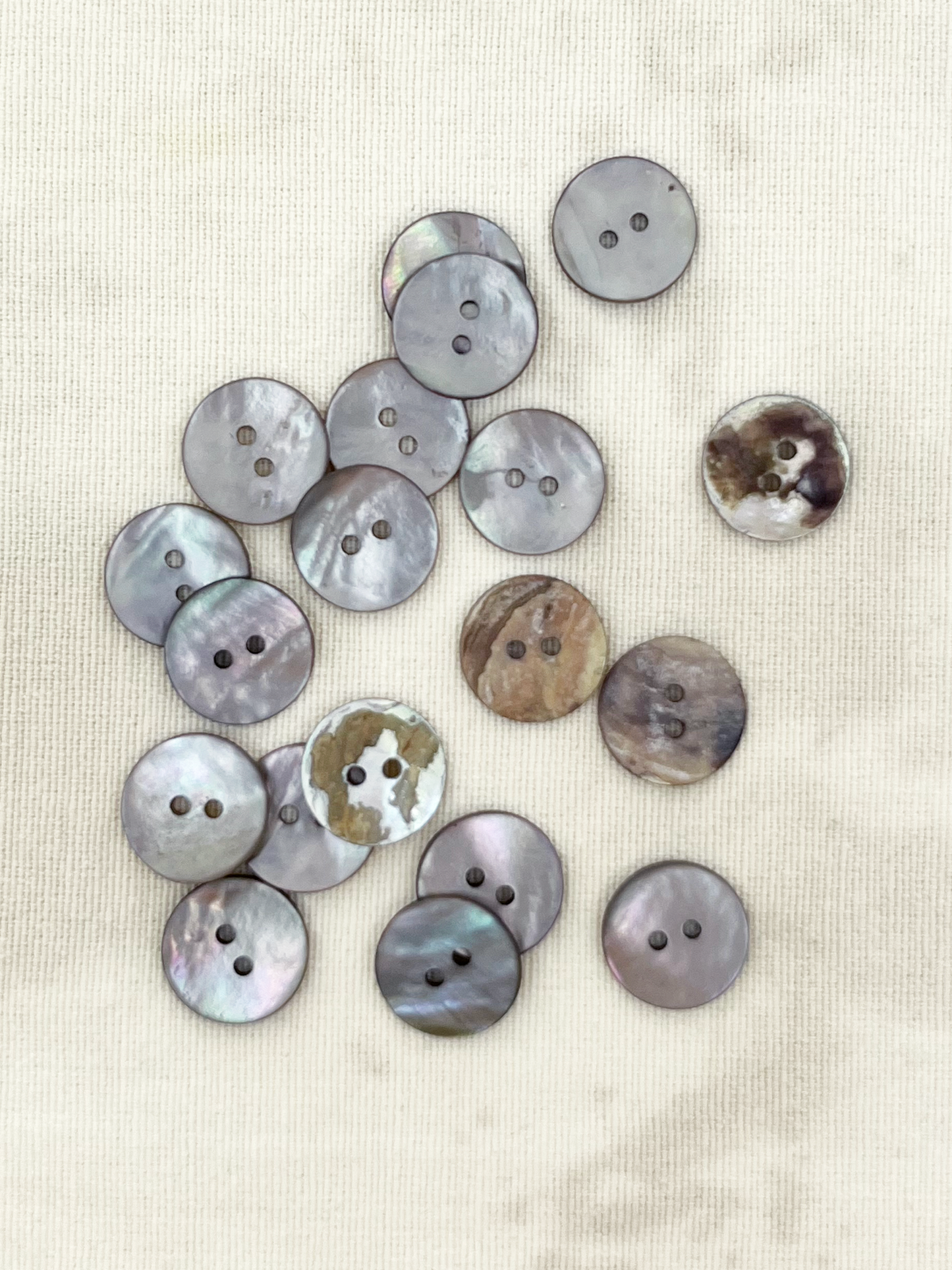 15 mm - skeljatölur - 2 göt