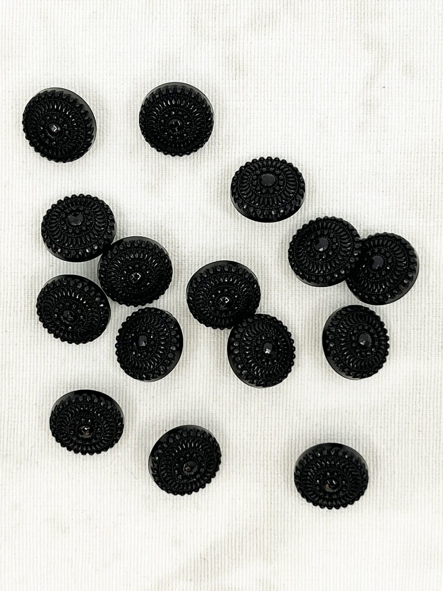 15 mm - útskornir hnappar