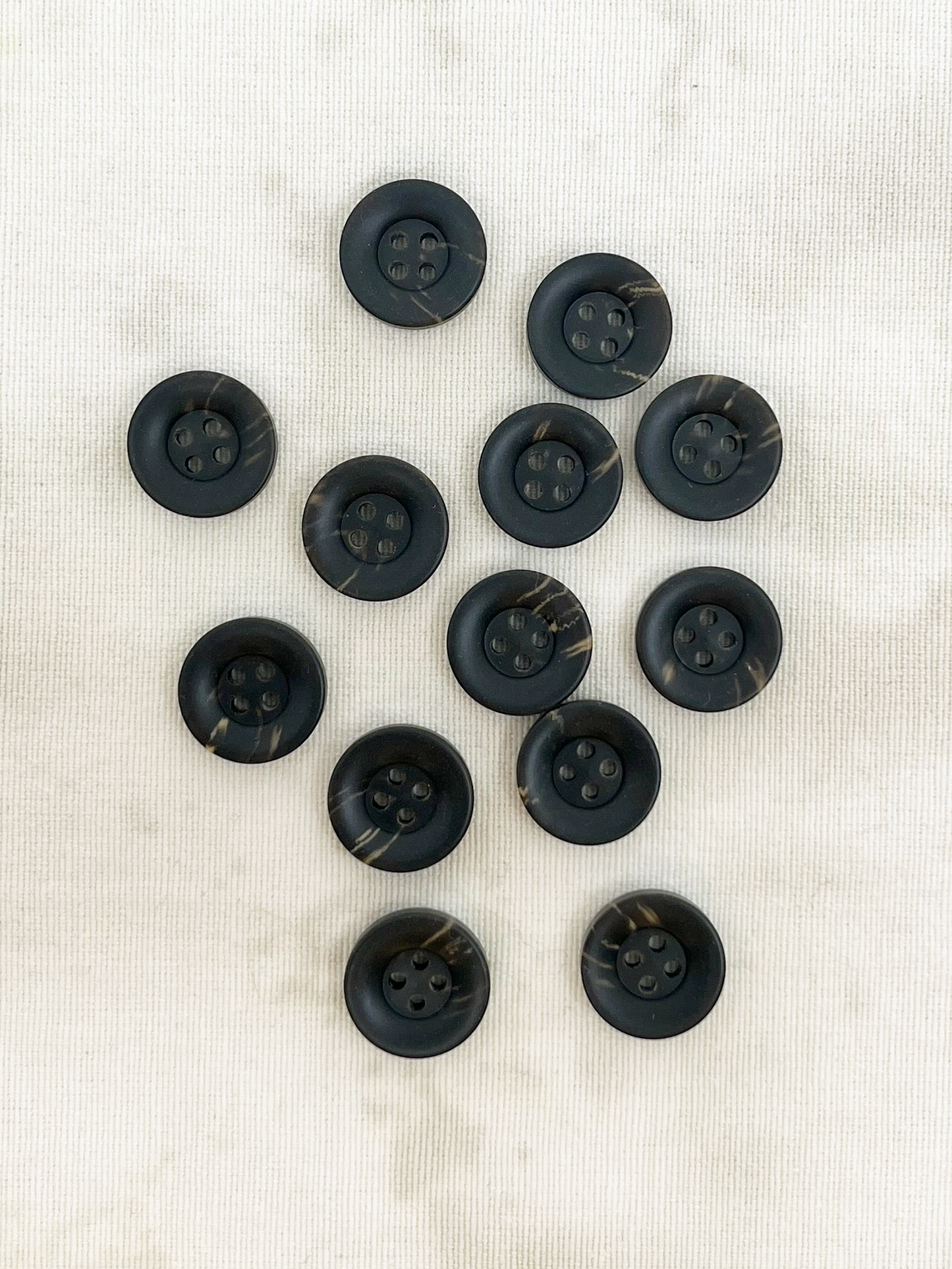 18 mm - Plasttölur - 4 göt